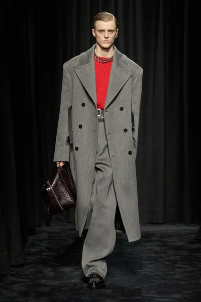 Look 32